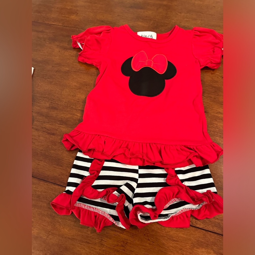 Minnie Mouse short outfit